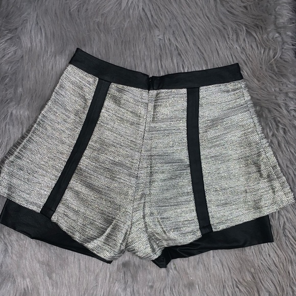 Whitney Eve Gold Trendy Shorts Size 2 - Picture 1 of 5